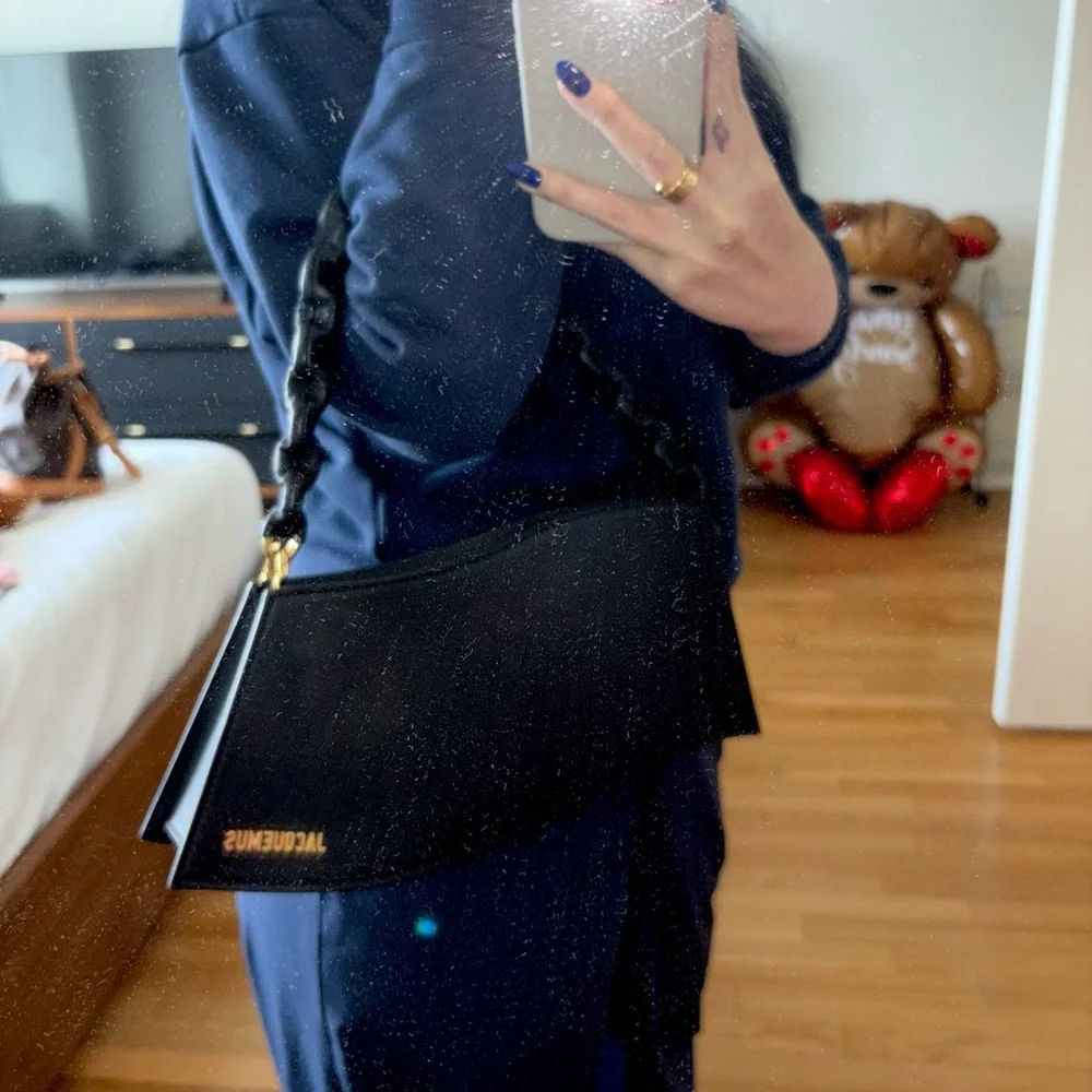 Jacquemus Black La Vague Shoulder Bag with Gold Accents new - Picture 2 of 4